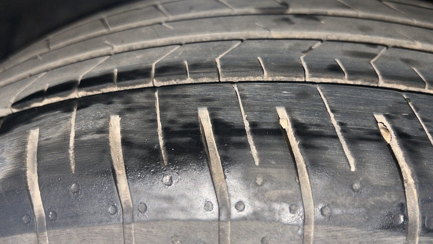 Used 2026 Hyundai Verna SX (O) 1.5 Turbo Petrol MT Petrol Manual tyres LEFT FRONT TYRE TREAD VIEW