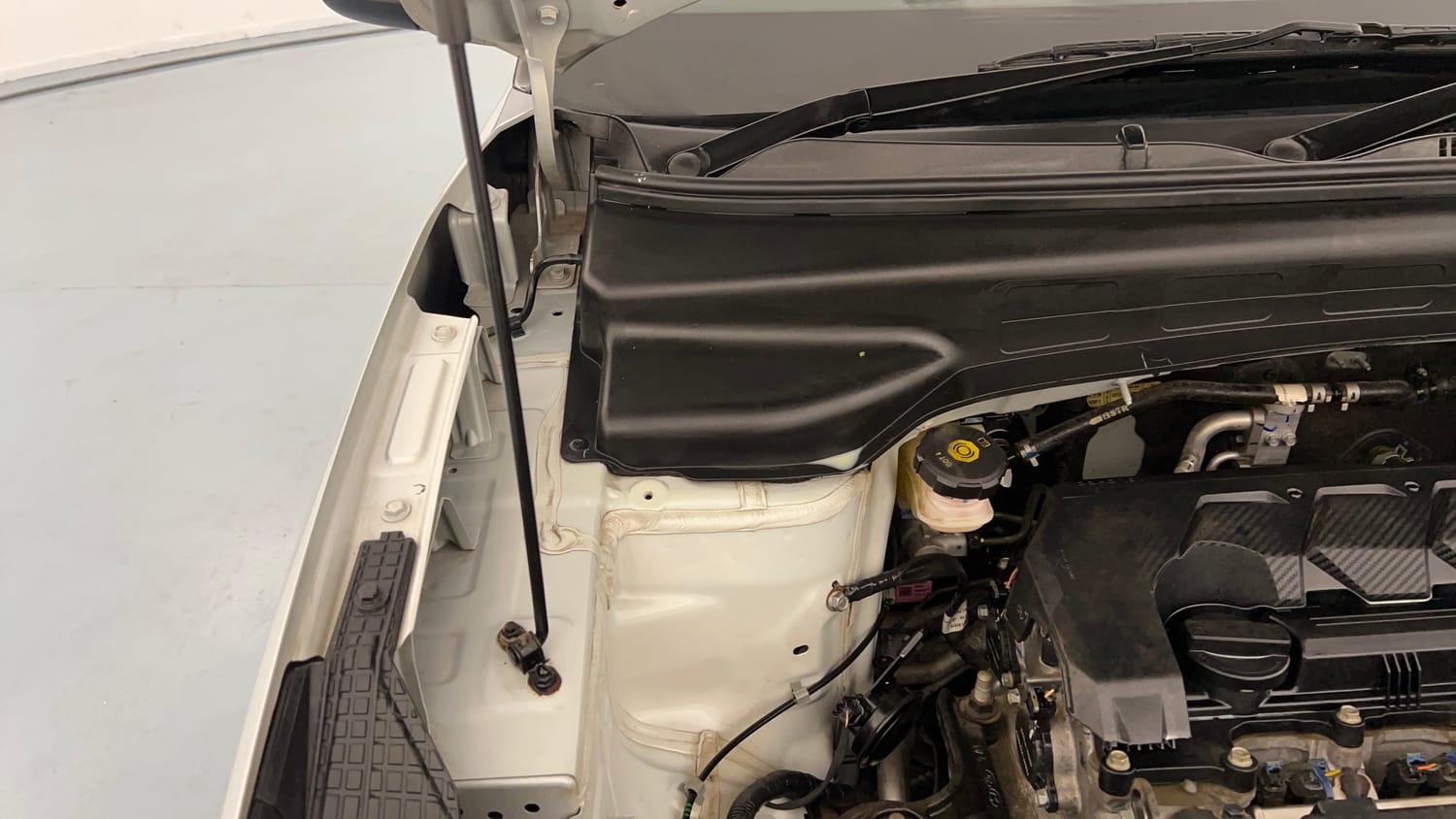Used 2024 Hyundai Creta SX (O) 1.5 Petrol IVT Petrol Automatic engine ENGINE RIGHT SIDE HINGE & APRON VIEW