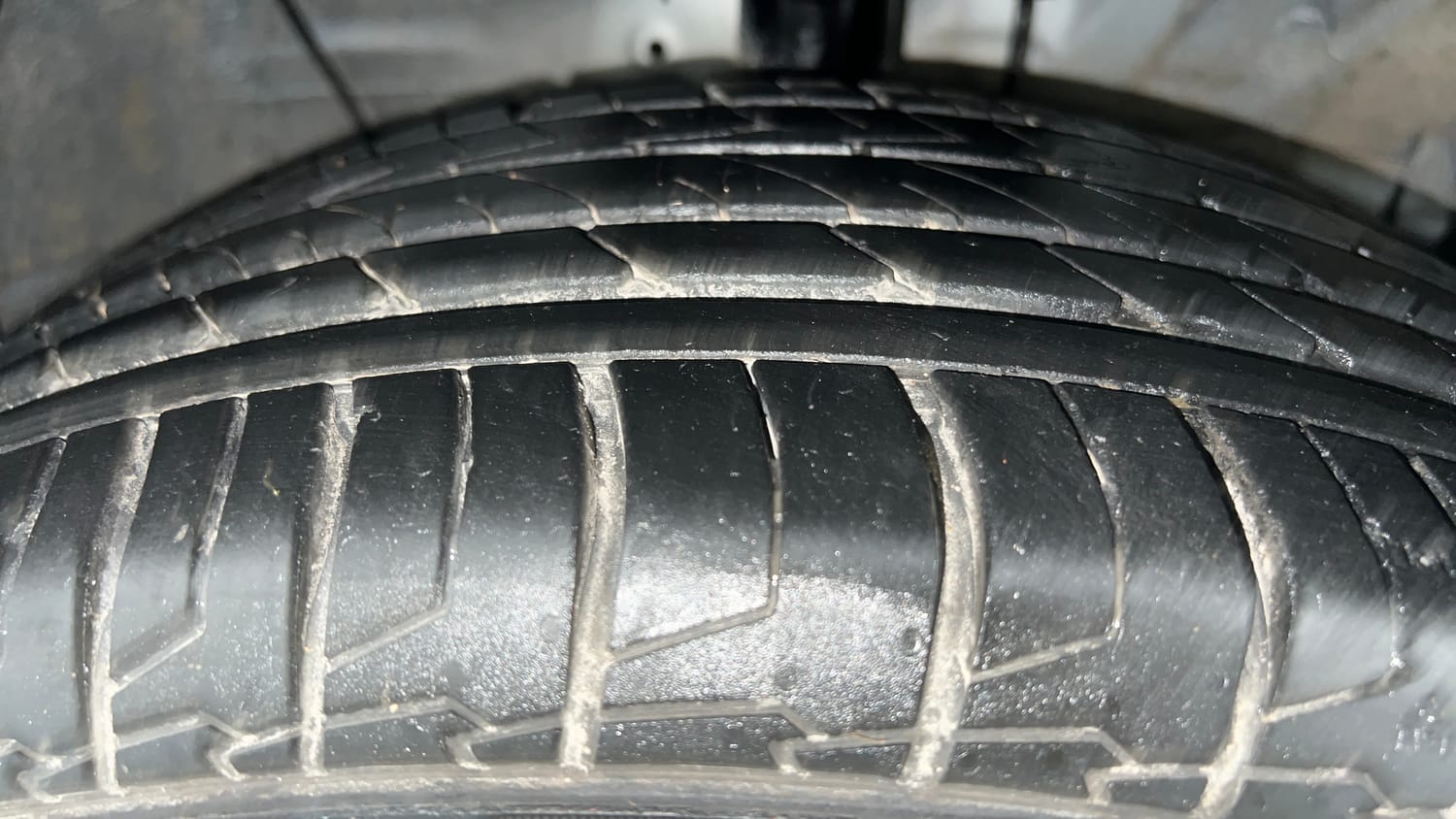 Used 2024 Hyundai Creta SX (O) 1.5 Petrol IVT Petrol Automatic tyres RIGHT FRONT TYRE TREAD VIEW