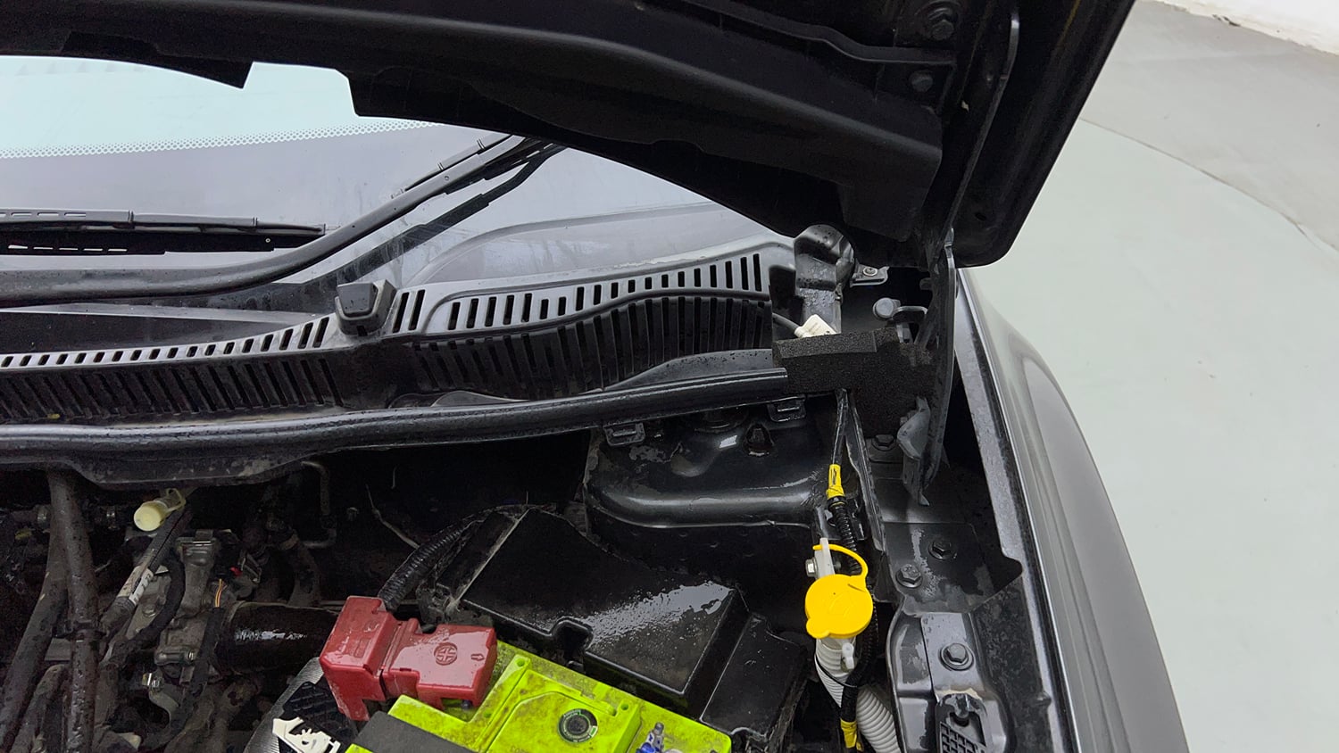 Used 2024 Tata Nexon Creative Plus 1.2 Revotron Petrol 6MT Petrol Manual engine ENGINE LEFT SIDE HINGE & APRON VIEW