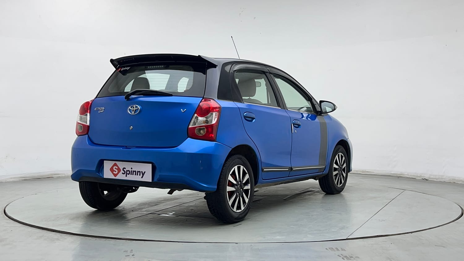 2017 Toyota Etios Liva V Dual Tone-4