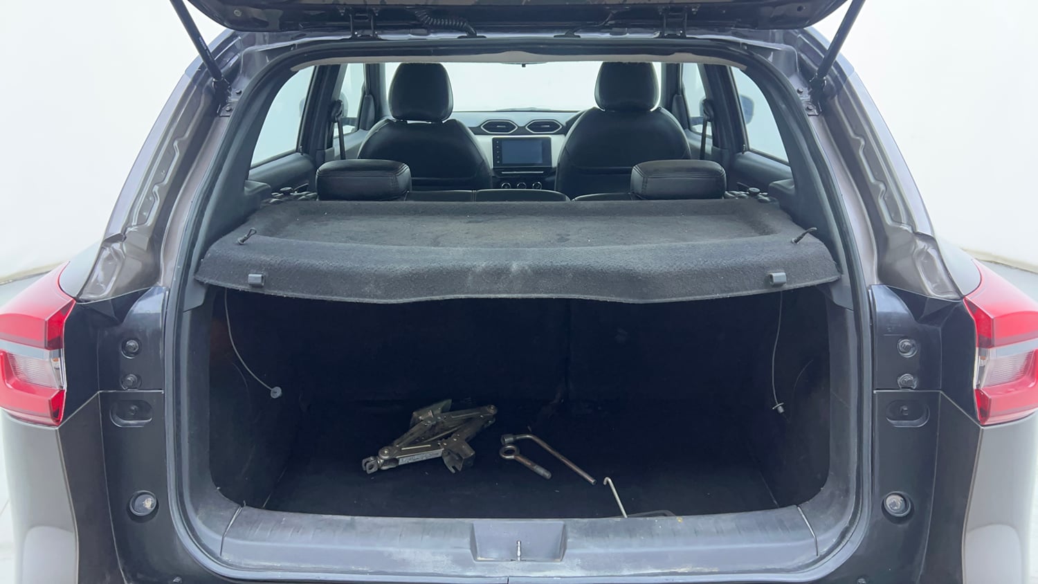 Used 2021 Nissan Magnite XV Turbo Petrol Manual interior DICKY INSIDE VIEW