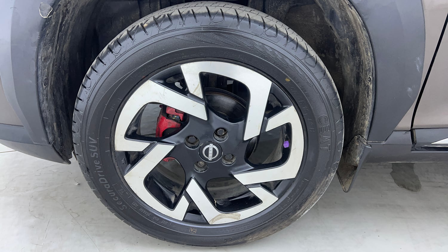Used 2021 Nissan Magnite XV Turbo Petrol Manual tyres LEFT FRONT TYRE RIM VIEW