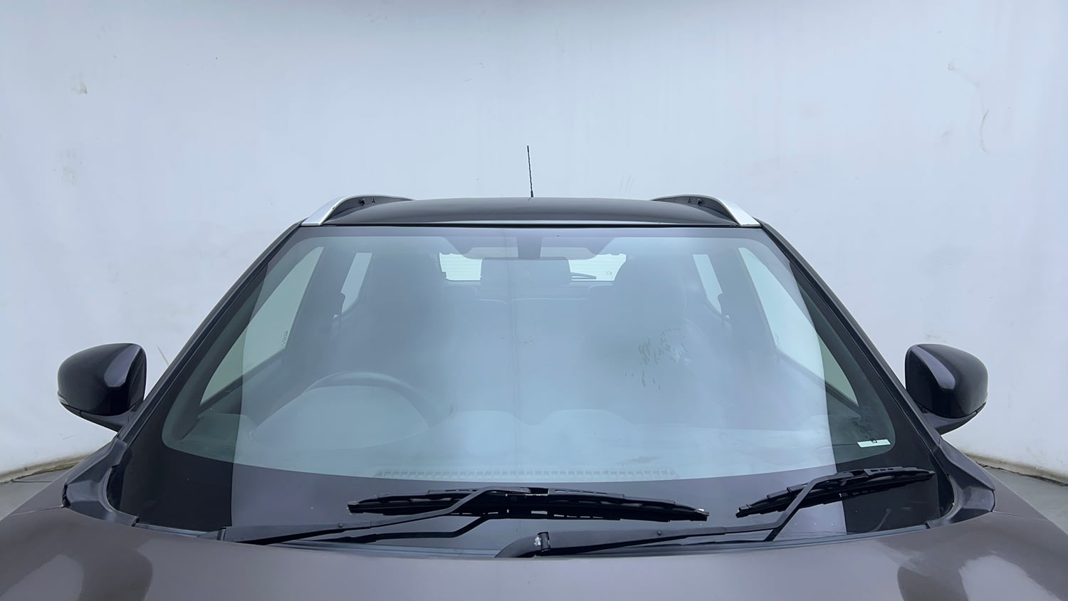 Used 2021 Nissan Magnite XV Turbo Petrol Manual exterior FRONT WINDSHIELD VIEW
