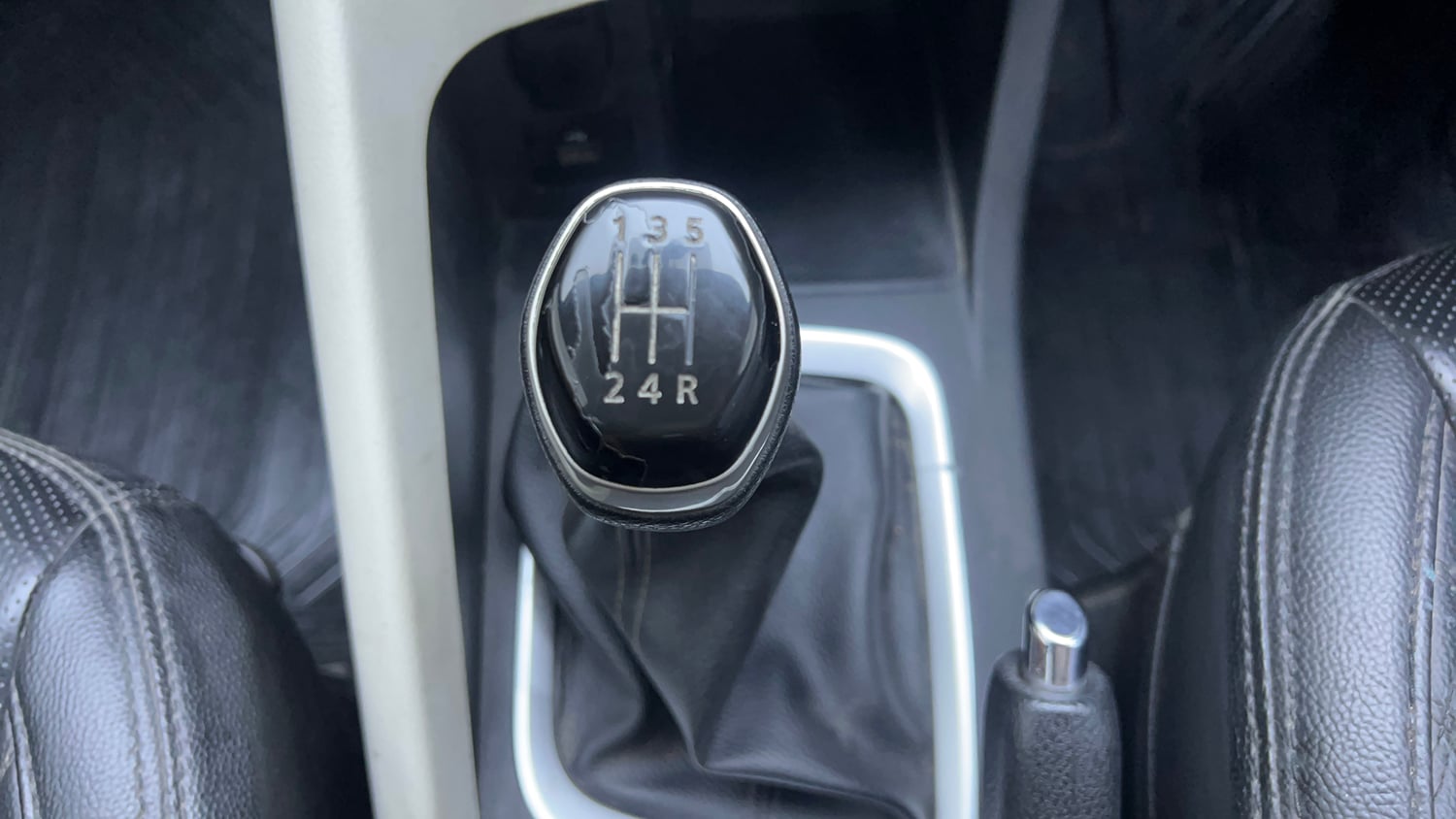 Used 2021 Nissan Magnite XV Turbo Petrol Manual interior GEAR  KNOB VIEW