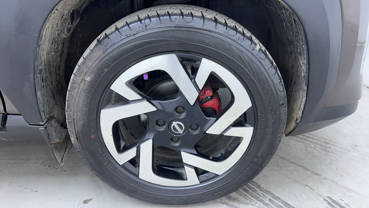 Used 2021 Nissan Magnite XV Turbo Petrol Manual tyres RIGHT FRONT TYRE RIM VIEW