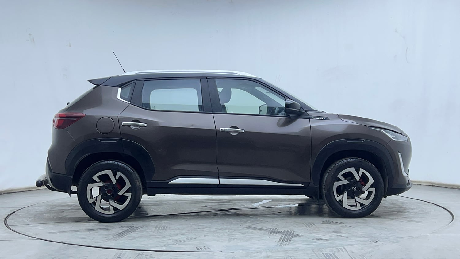 Used 2021 Nissan Magnite XV Turbo Petrol Manual exterior RIGHT SIDE VIEW