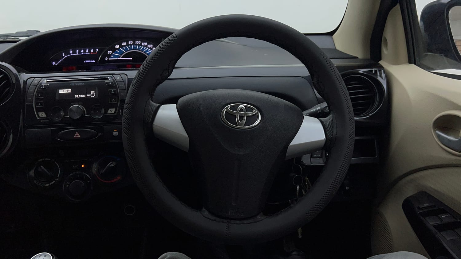2017 Toyota Etios Liva V Dual Tone-14