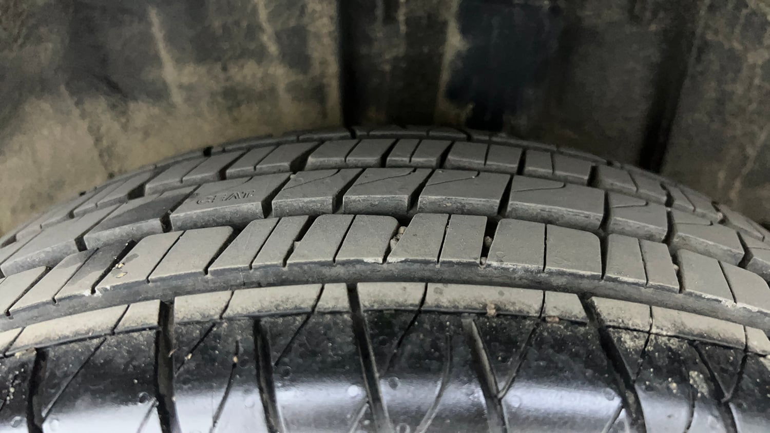 Used 2021 Nissan Magnite XV Turbo Petrol Manual tyres LEFT REAR TYRE TREAD VIEW