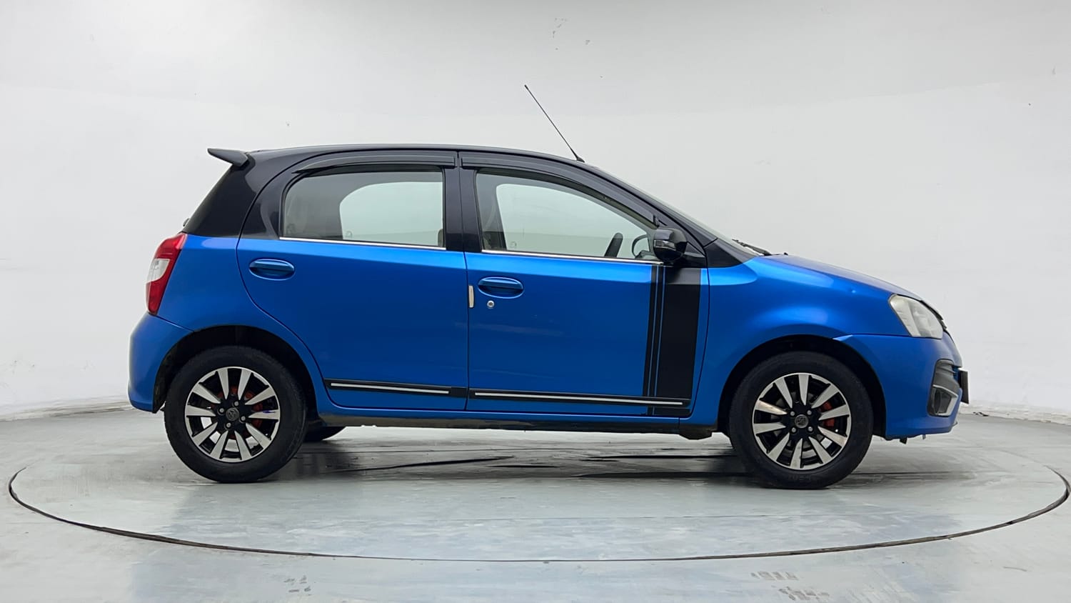 2017 Toyota Etios Liva V Dual Tone-5