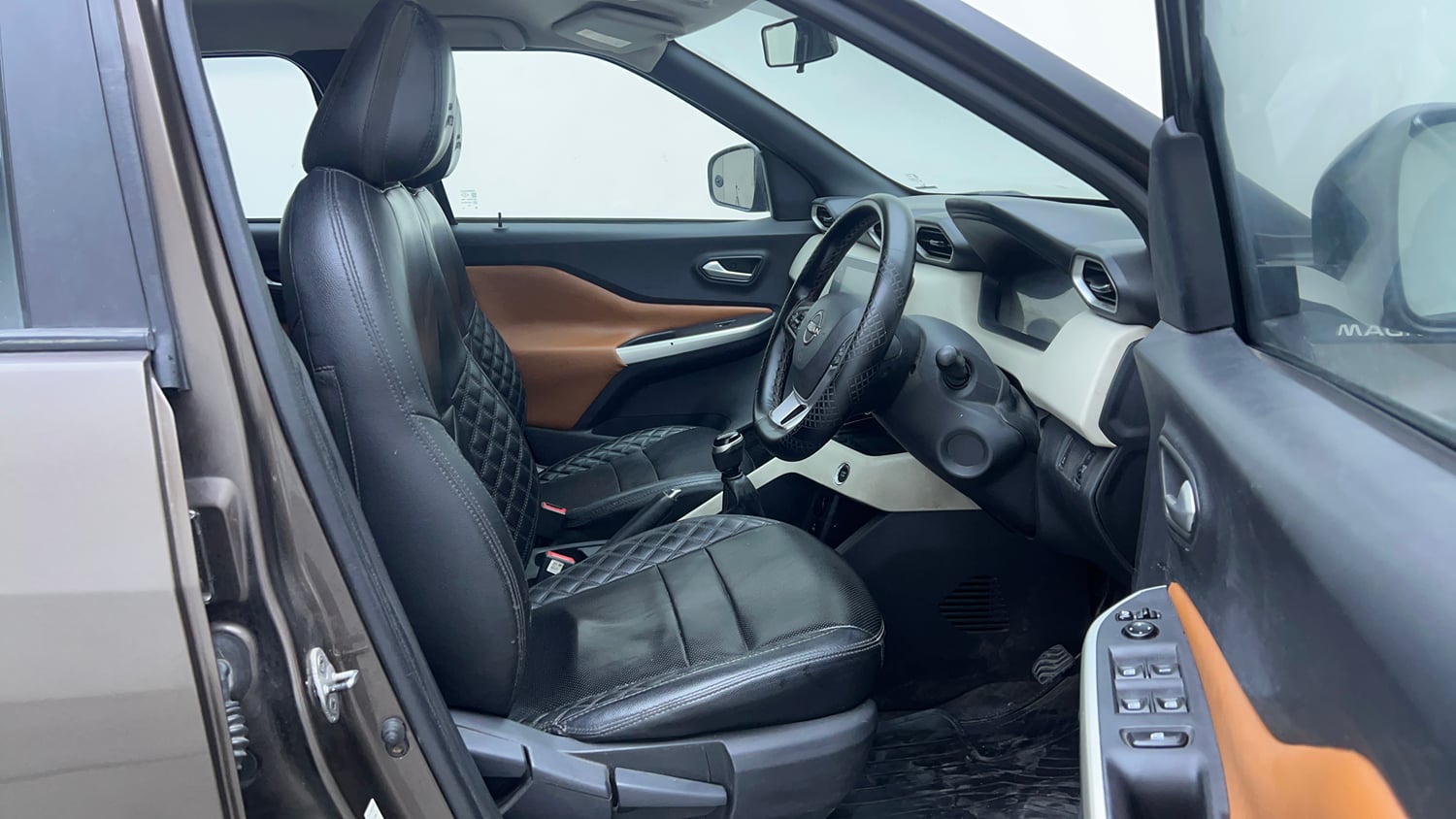 Used 2021 Nissan Magnite XV Turbo Petrol Manual interior RIGHT SIDE FRONT DOOR CABIN VIEW