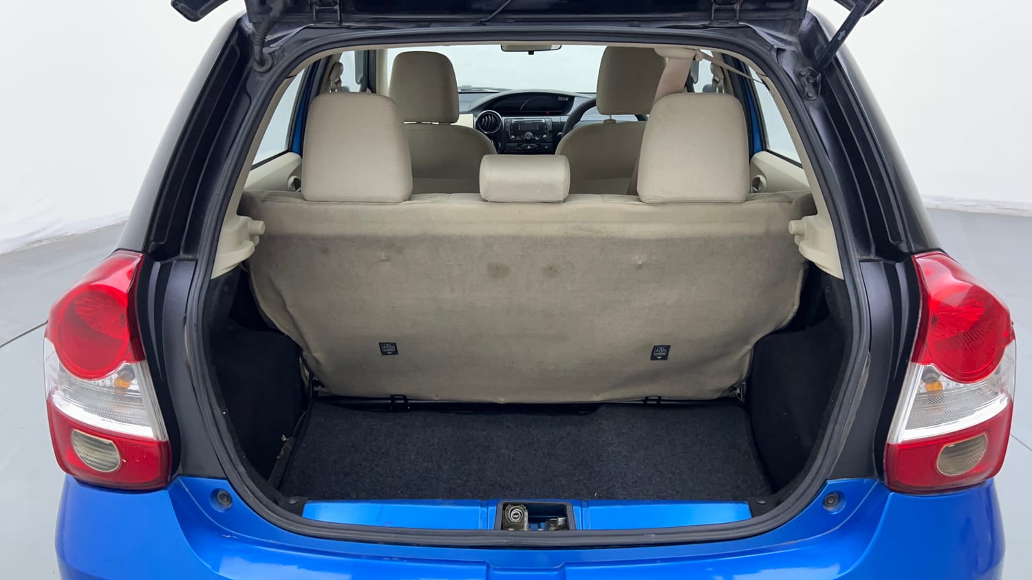 2017 Toyota Etios Liva V Dual Tone-25
