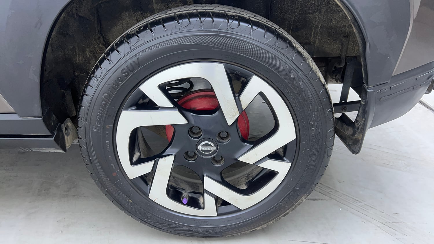Used 2021 Nissan Magnite XV Turbo Petrol Manual tyres LEFT REAR TYRE RIM VIEW