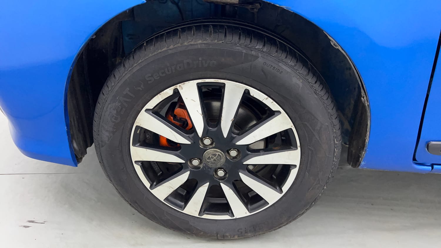 2017 Toyota Etios Liva V Dual Tone-34