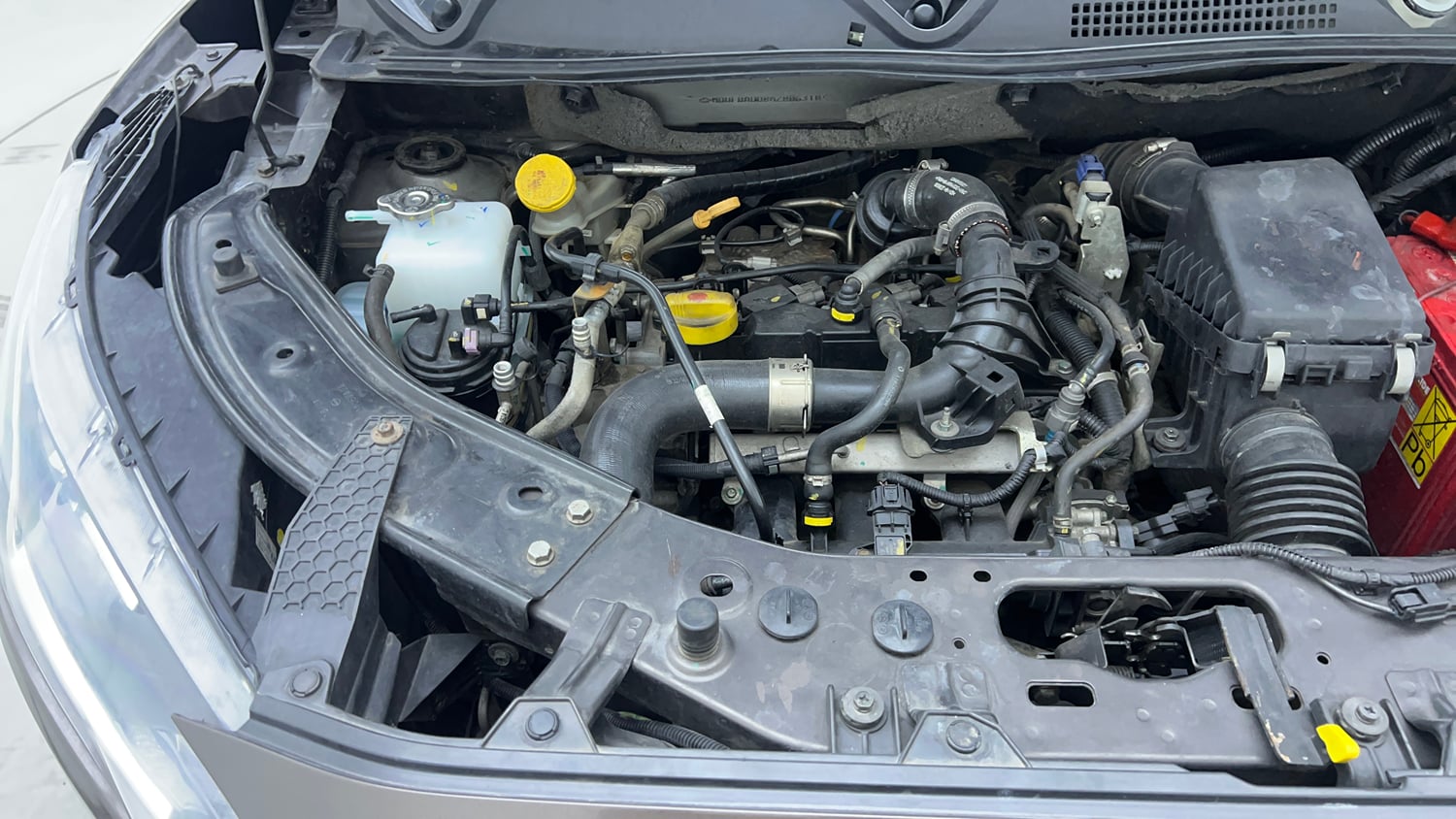 Used 2021 Nissan Magnite XV Turbo Petrol Manual engine ENGINE RIGHT SIDE VIEW