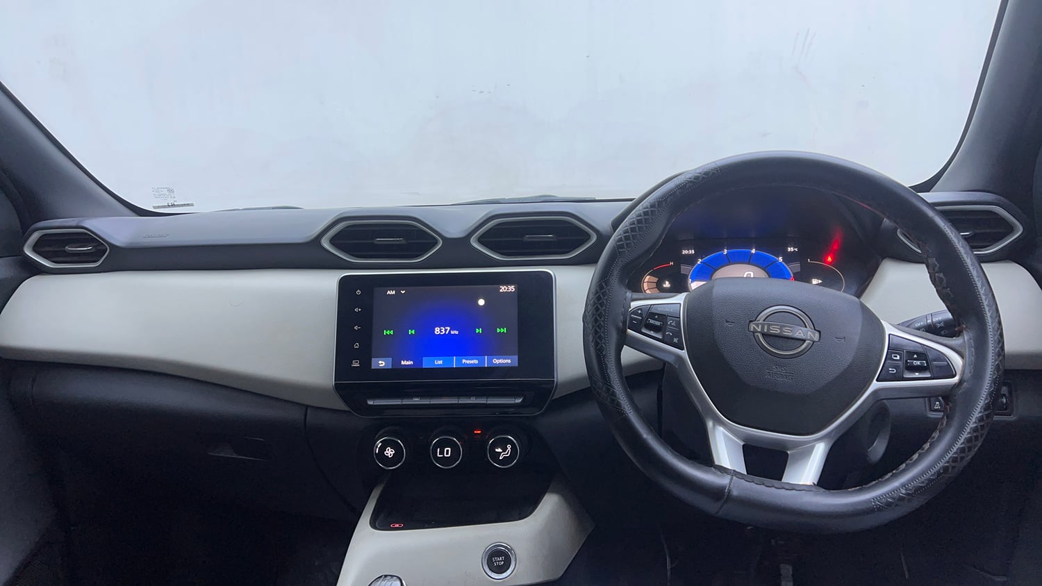 Used 2021 Nissan Magnite XV Turbo Petrol Manual interior DASHBOARD VIEW