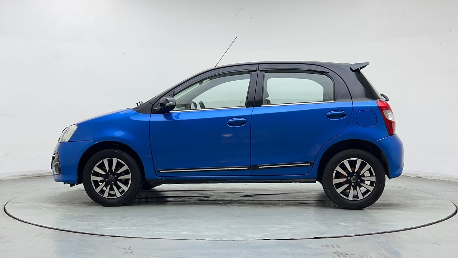 2017 Toyota Etios Liva V Dual Tone-1