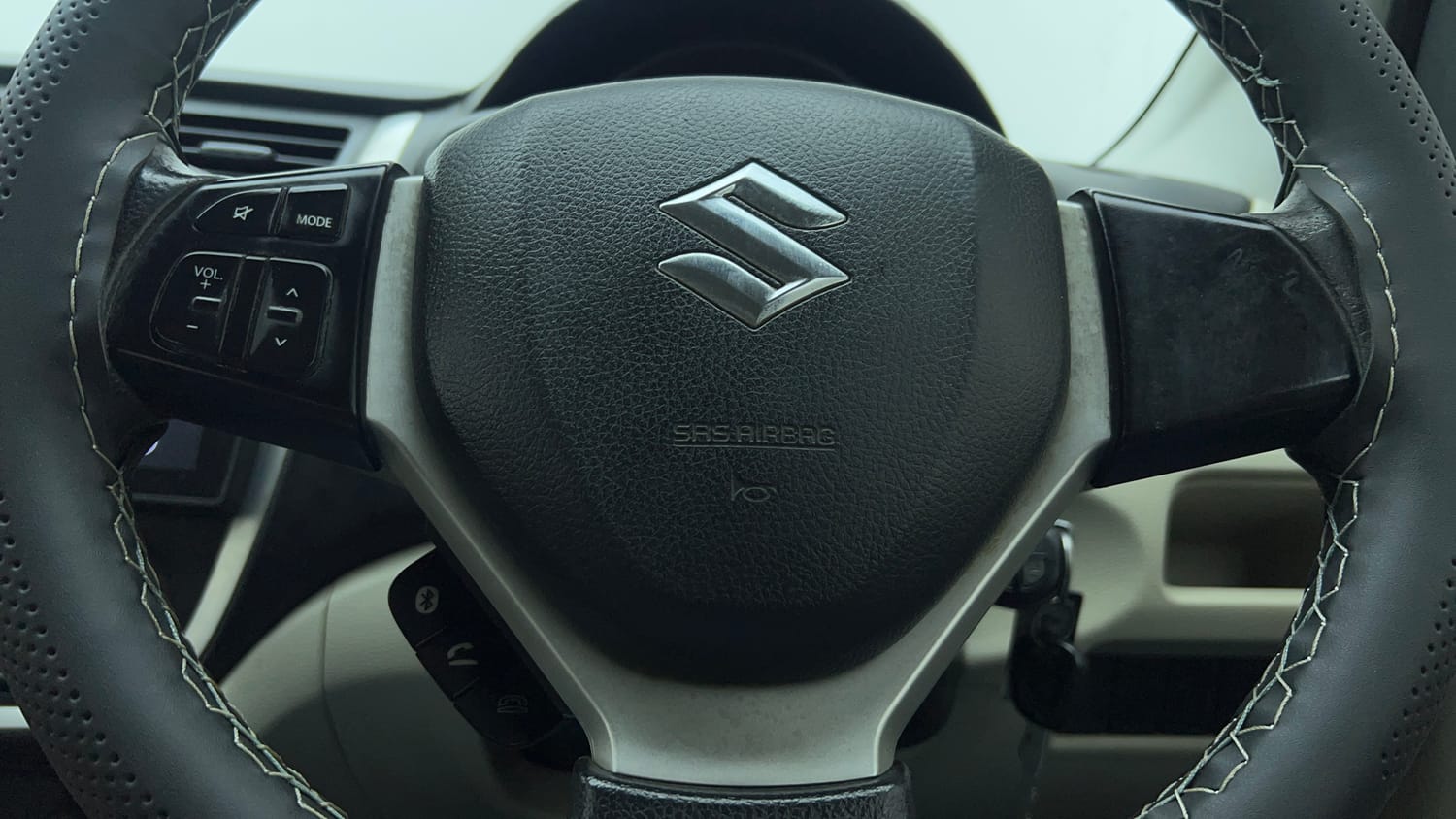 Used 2018 Maruti Suzuki Celerio ZXi Petrol Manual top_features Steering mounted controls