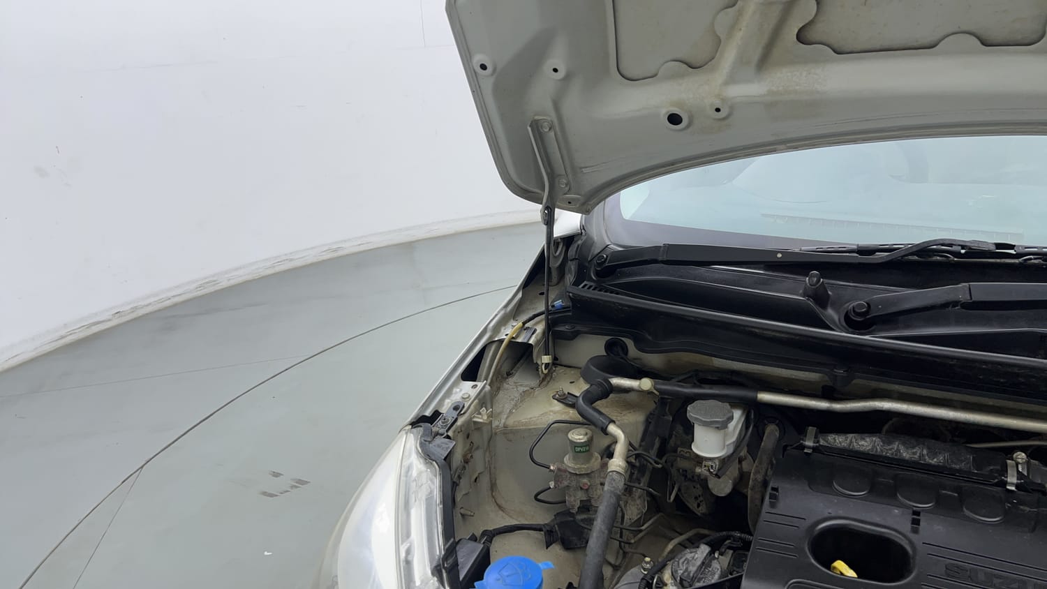 Used 2018 Maruti Suzuki Celerio ZXi Petrol Manual engine ENGINE RIGHT SIDE HINGE & APRON VIEW