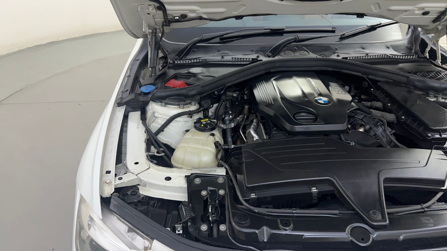 Used 2019 BMW 3 Series 320d Luxury Line Diesel Automatic engine ENGINE RIGHT SIDE HINGE & APRON VIEW