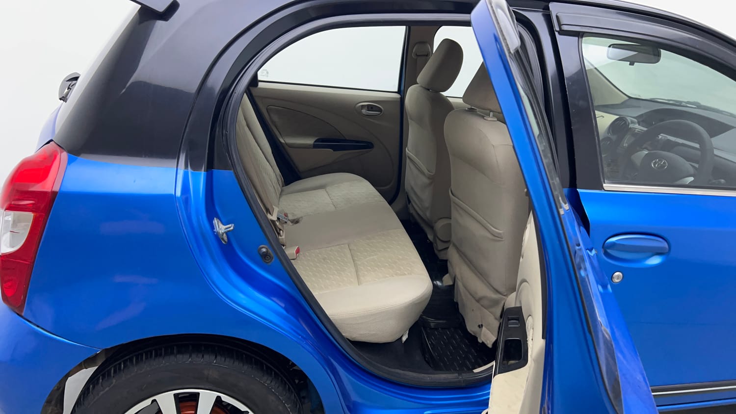 2017 Toyota Etios Liva V Dual Tone-18