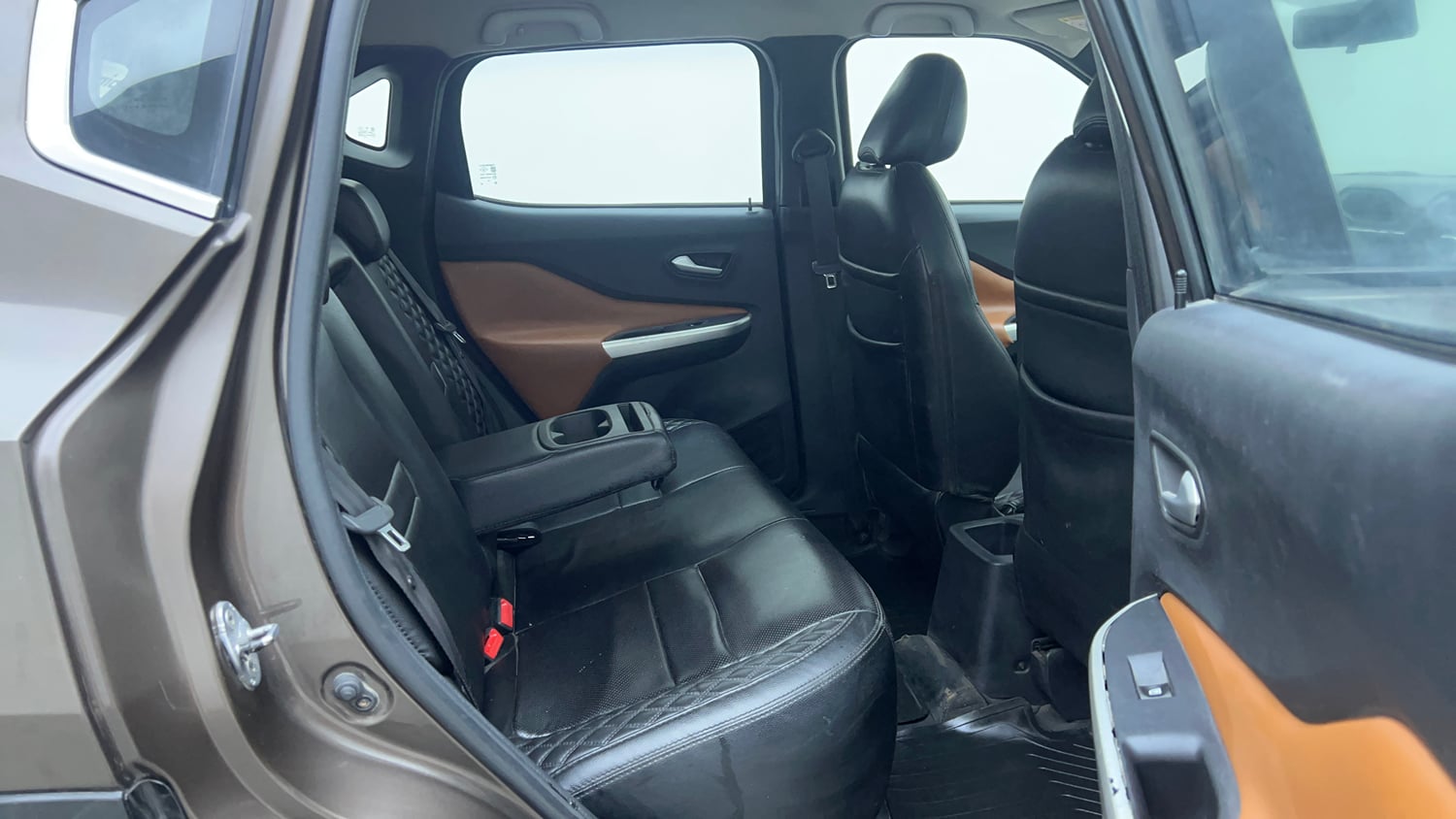 Used 2021 Nissan Magnite XV Turbo Petrol Manual interior RIGHT SIDE REAR DOOR CABIN VIEW