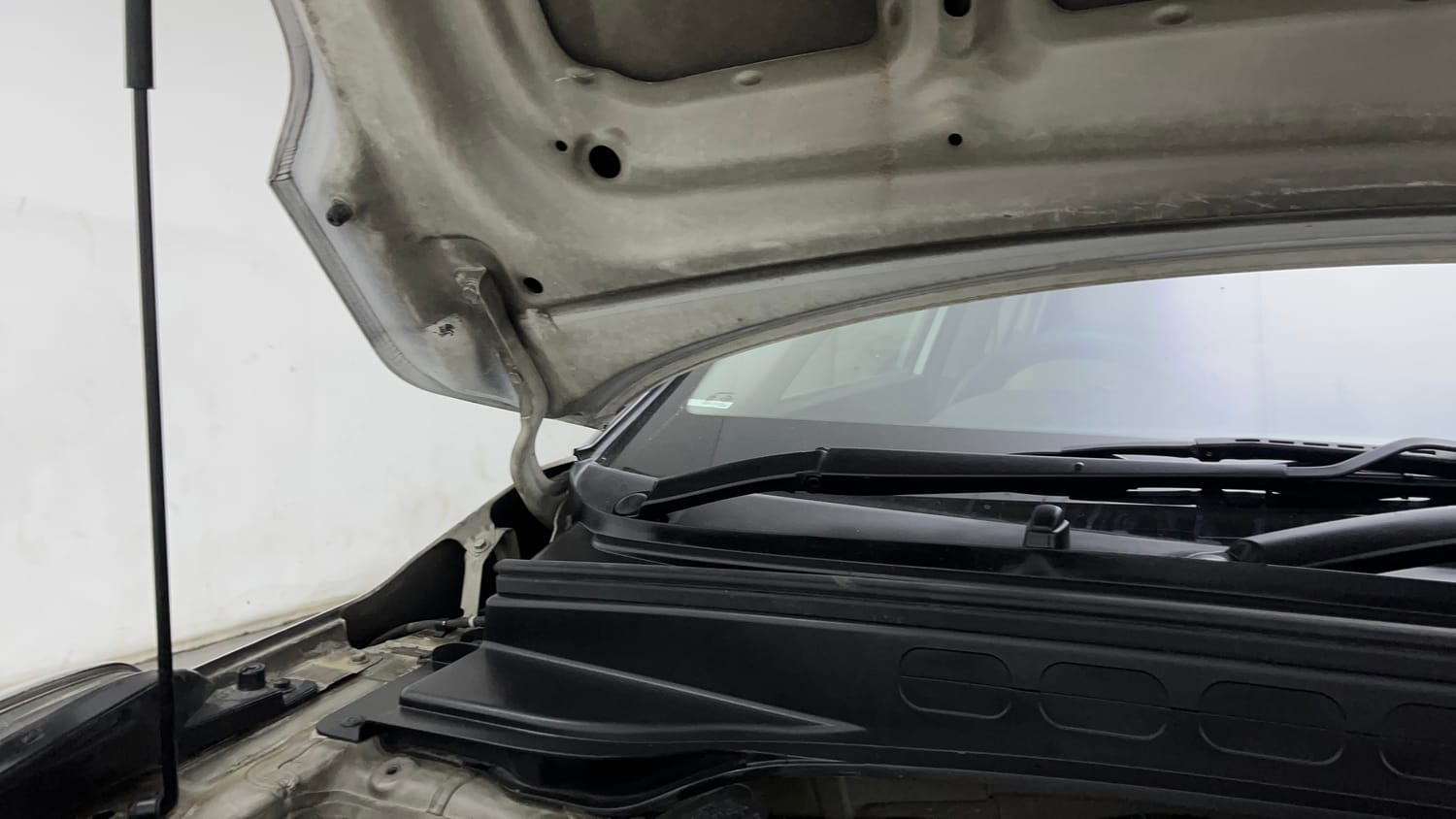 Used 2016 Hyundai Creta 1.6 SX Plus AT Petrol Petrol Automatic engine ENGINE RIGHT SIDE HINGE & APRON VIEW