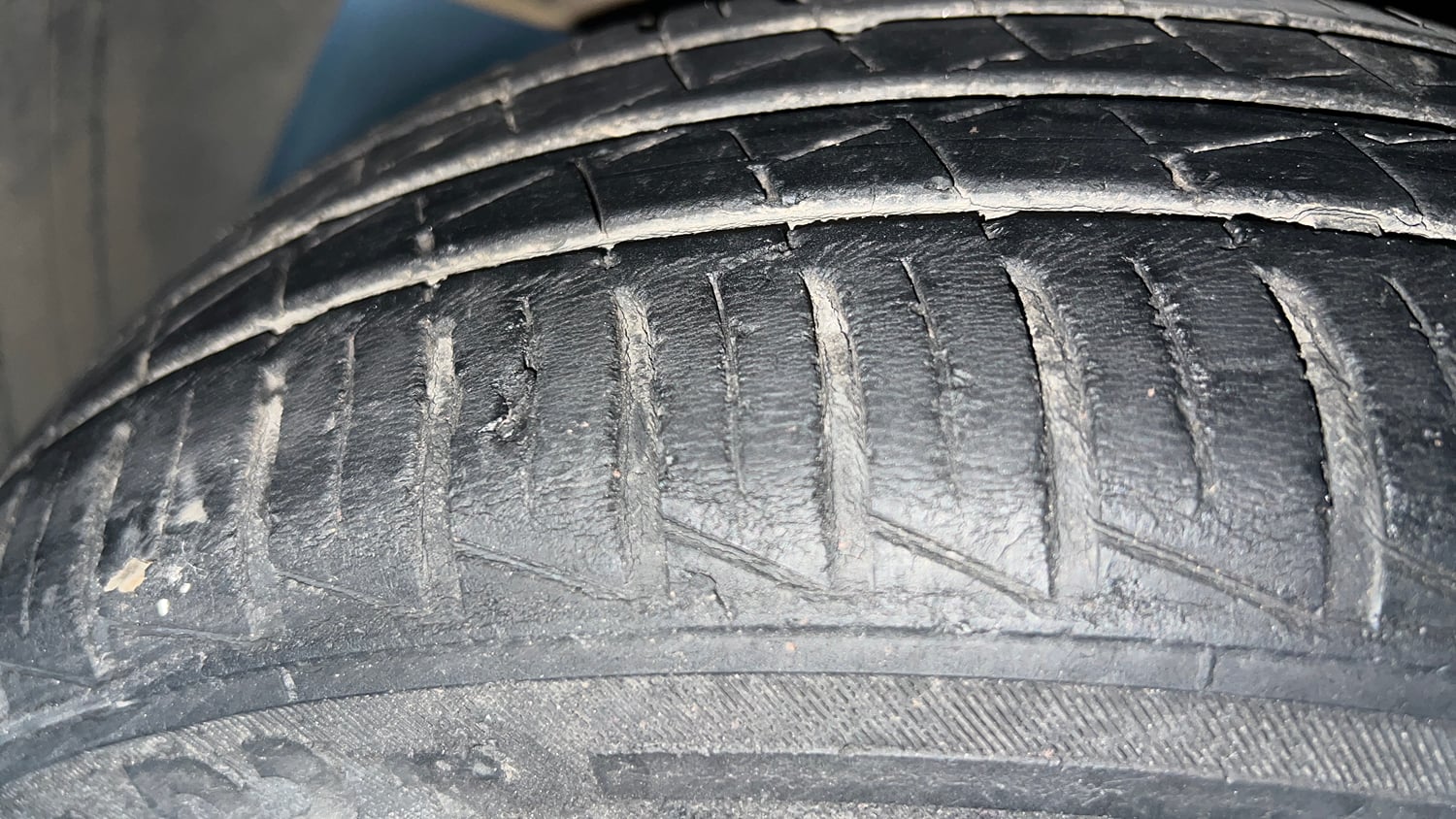 Used 2021 Hyundai Grand i10 Nios Sportz 1.2 Kappa VTVT Petrol Manual tyres LEFT FRONT TYRE TREAD VIEW