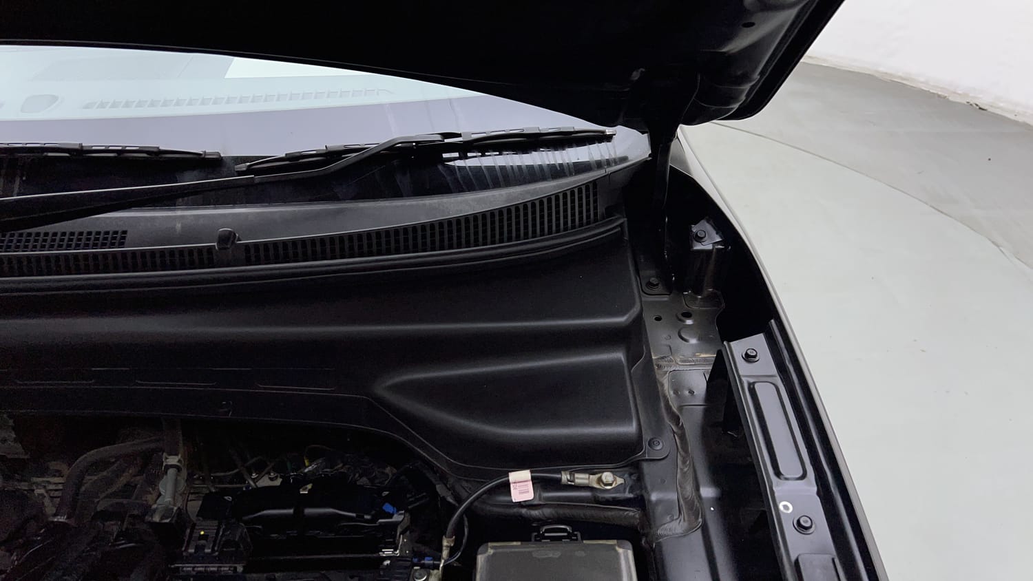 Used 2024 Hyundai Creta 1.5 MPi Petrol MT S(O) Petrol Manual engine ENGINE LEFT SIDE HINGE & APRON VIEW