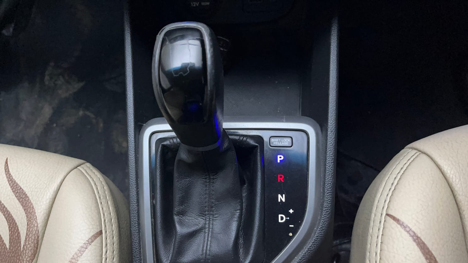 Used 2016 Hyundai Creta 1.6 SX Plus AT Petrol Petrol Automatic interior GEAR  KNOB VIEW