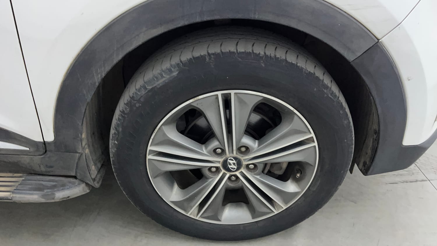 Used 2016 Hyundai Creta 1.6 SX Plus AT Petrol Petrol Automatic tyres RIGHT FRONT TYRE RIM VIEW