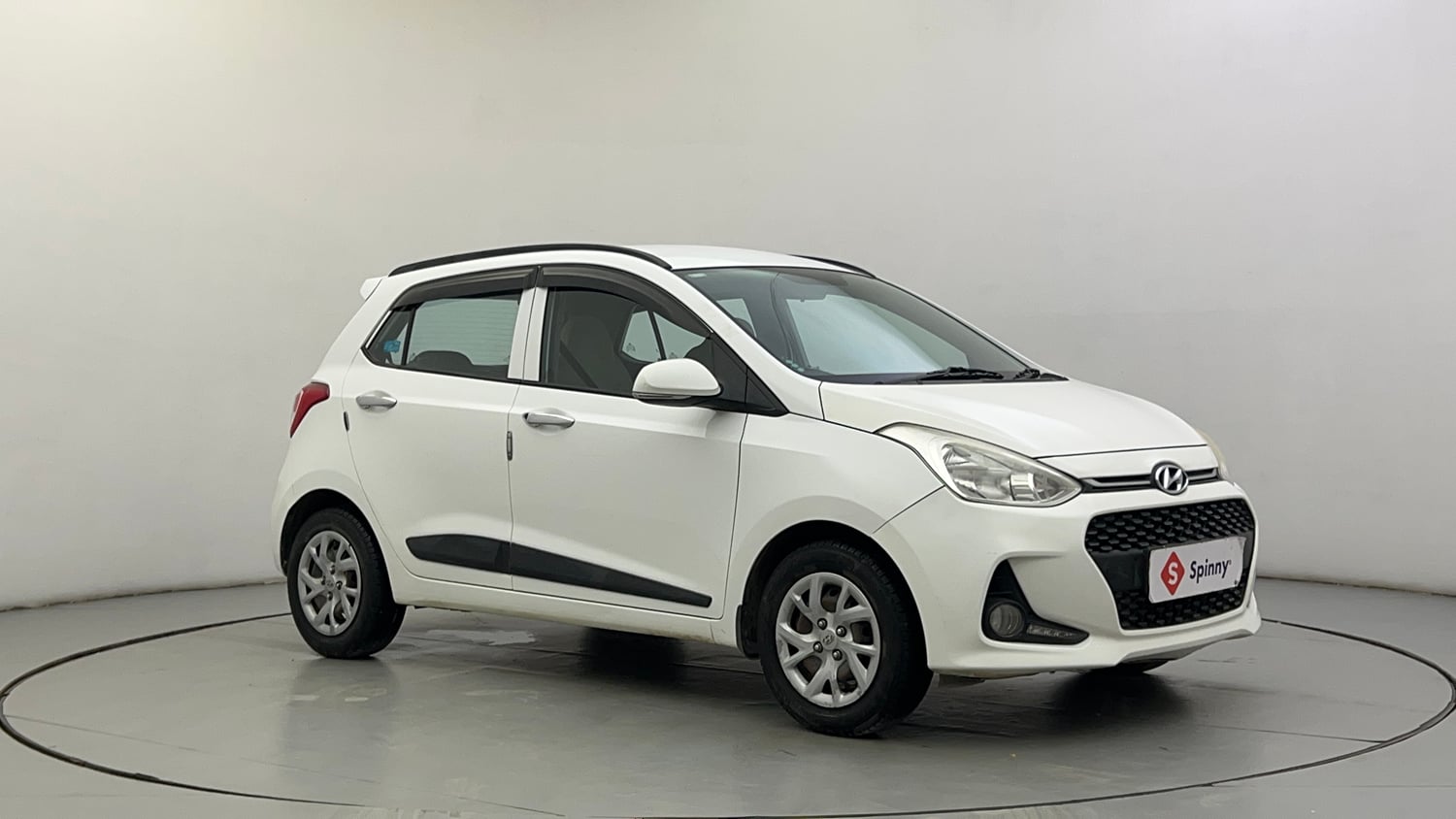 Used 2019 Hyundai Grand i10 Sportz 1.2 Kappa VTVT Petrol Manual exterior RIGHT FRONT CORNER VIEW