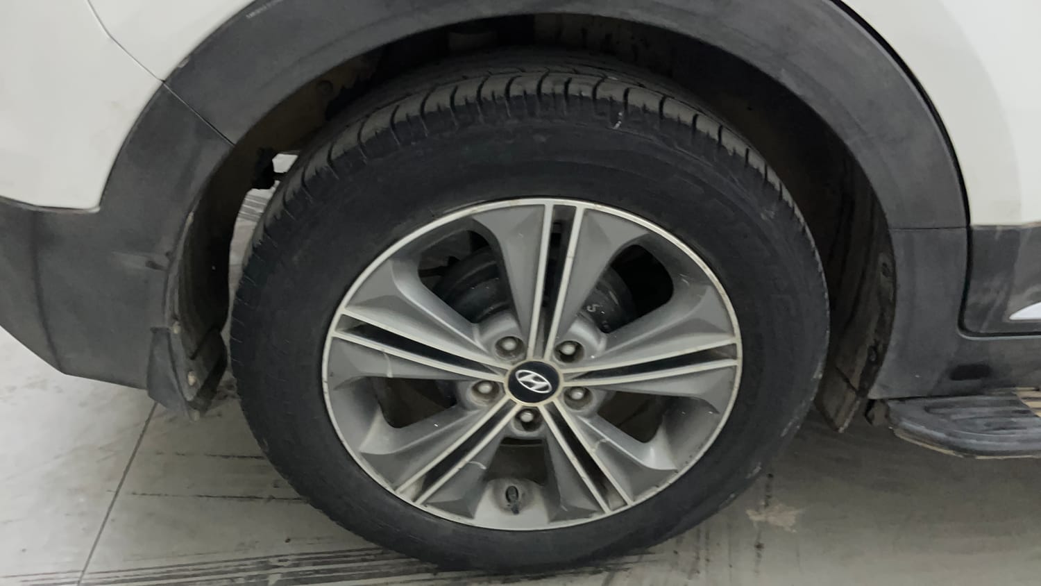 Used 2016 Hyundai Creta 1.6 SX Plus AT Petrol Petrol Automatic tyres RIGHT REAR TYRE RIM VIEW