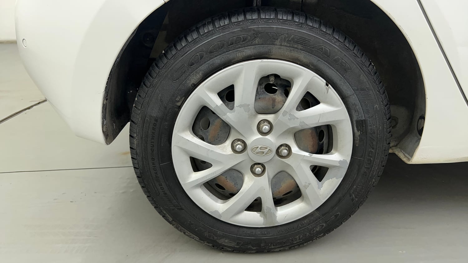 Used 2019 Hyundai Grand i10 Sportz 1.2 Kappa VTVT Petrol Manual tyres RIGHT REAR TYRE RIM VIEW