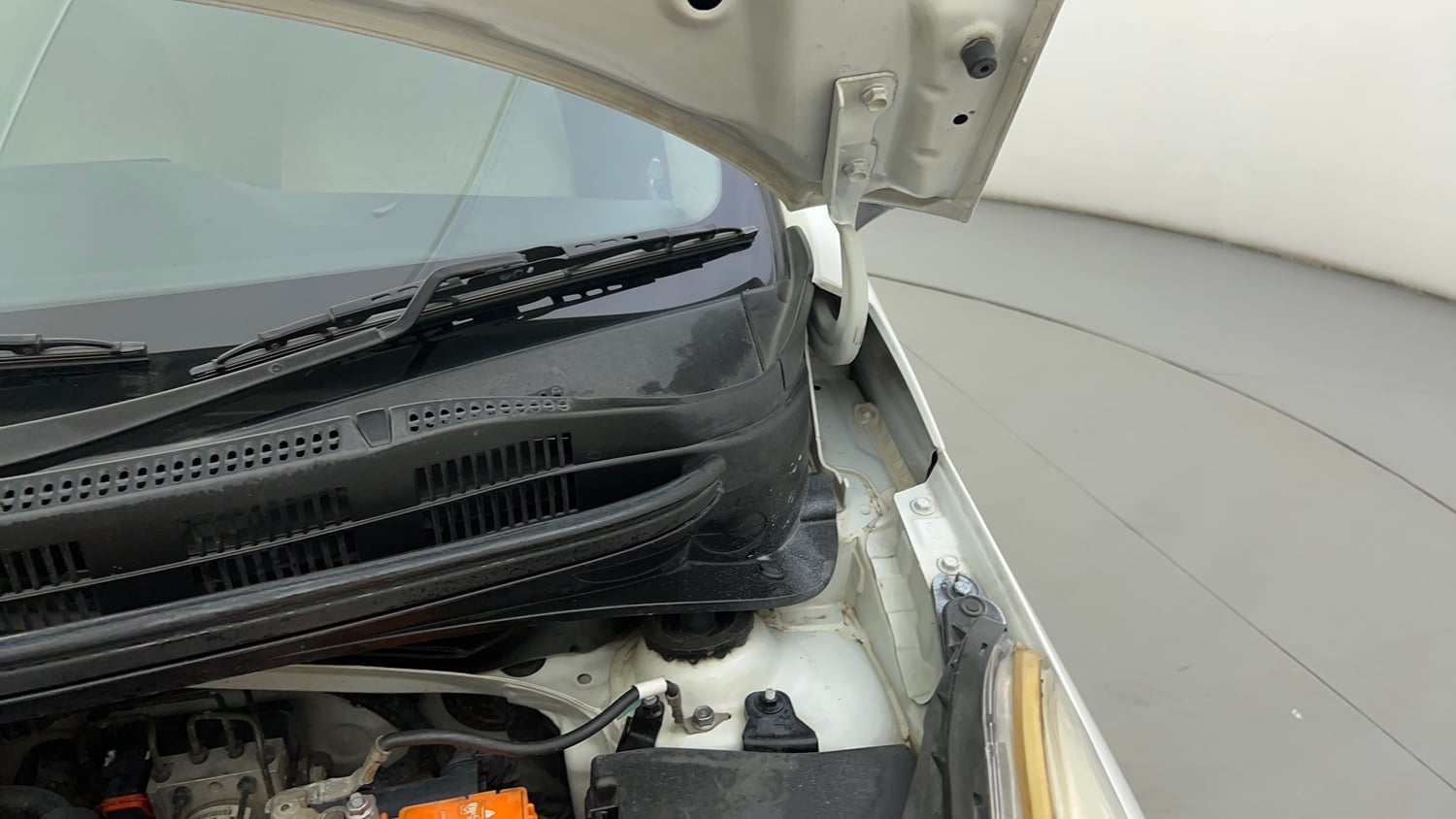 Used 2019 Hyundai Grand i10 Sportz 1.2 Kappa VTVT Petrol Manual engine ENGINE LEFT SIDE HINGE & APRON VIEW