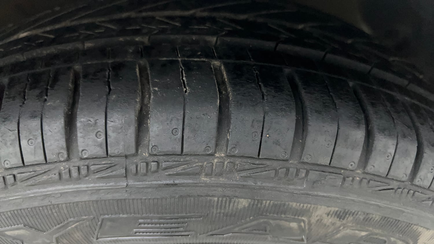 Used 2019 Hyundai Grand i10 Sportz 1.2 Kappa VTVT Petrol Manual tyres RIGHT FRONT TYRE TREAD VIEW