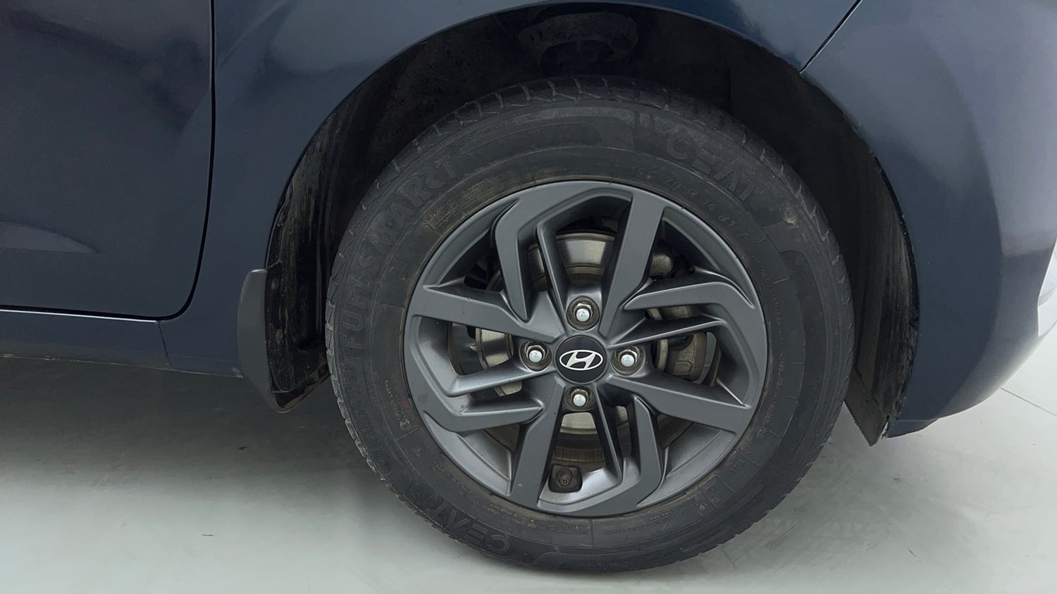 Used 2021 Hyundai Grand i10 Nios Sportz 1.2 Kappa VTVT Petrol Manual tyres RIGHT FRONT TYRE RIM VIEW