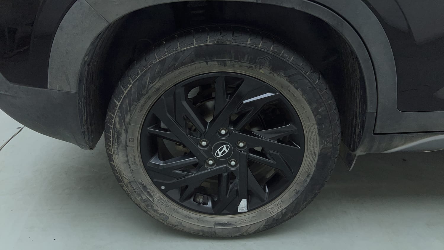Used 2024 Hyundai Creta 1.5 MPi Petrol MT S(O) Petrol Manual tyres RIGHT REAR TYRE RIM VIEW