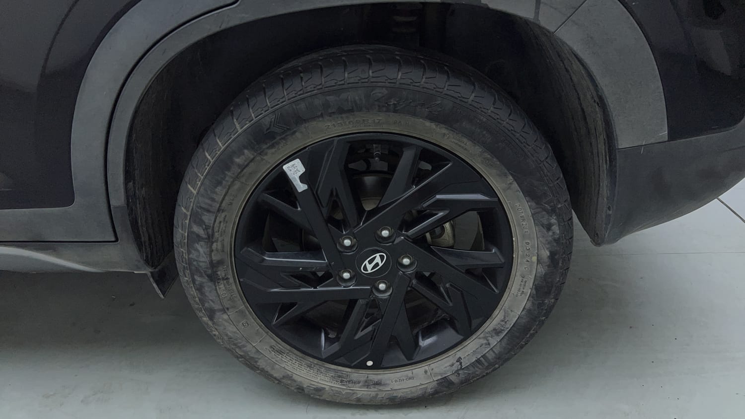Used 2024 Hyundai Creta 1.5 MPi Petrol MT S(O) Petrol Manual tyres LEFT REAR TYRE RIM VIEW