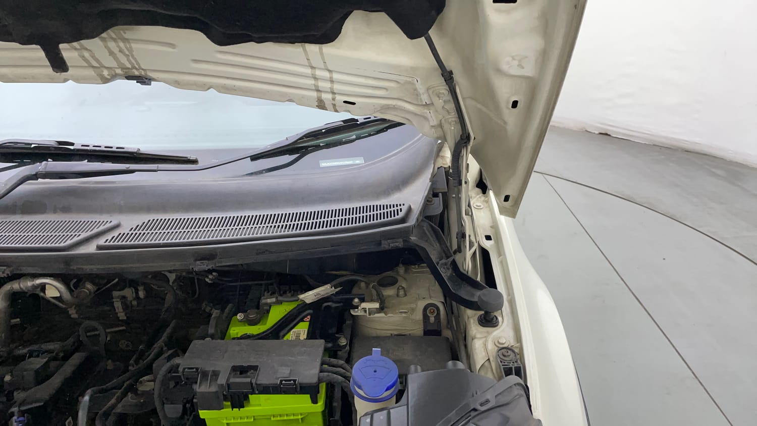 Used 2019 Ford EcoSport Thunder Edition Petrol Petrol Manual engine ENGINE LEFT SIDE HINGE & APRON VIEW
