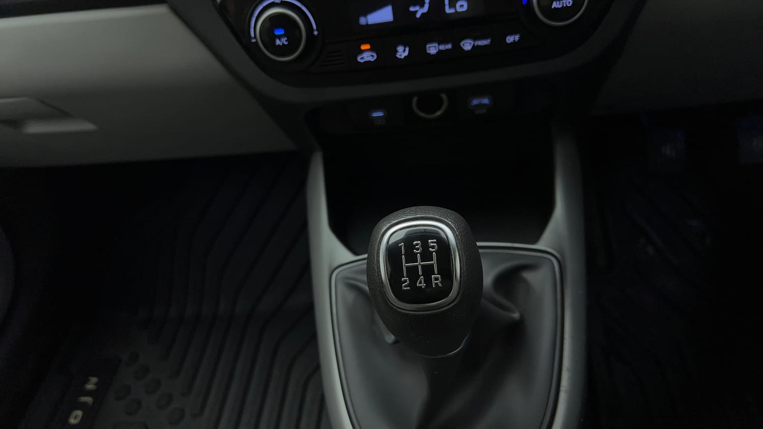Used 2024 Hyundai Grand i10 Nios Sportz 1.2 Kappa VTVT Petrol Manual interior GEAR  KNOB VIEW
