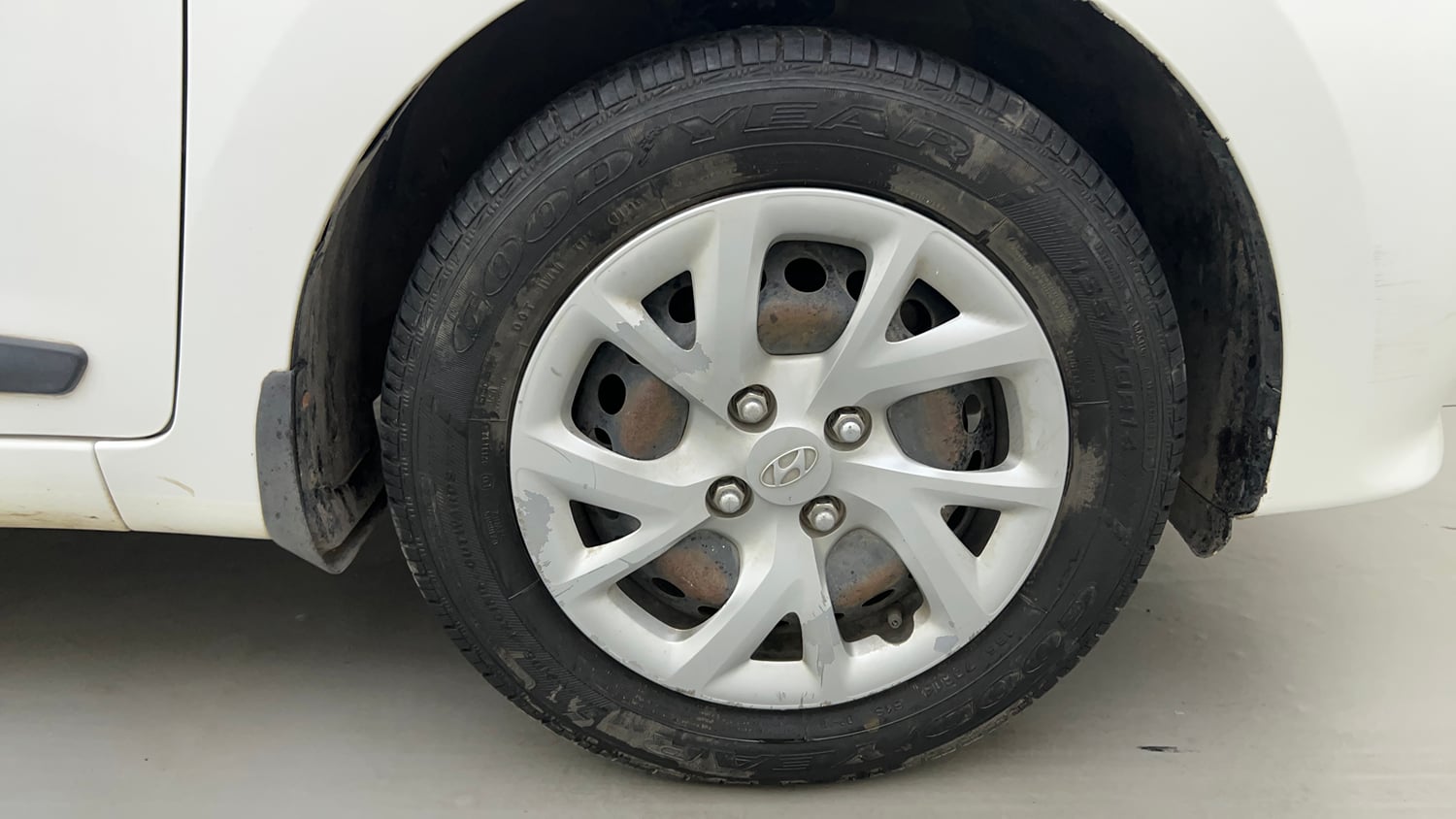 Used 2019 Hyundai Grand i10 Sportz 1.2 Kappa VTVT Petrol Manual tyres RIGHT FRONT TYRE RIM VIEW