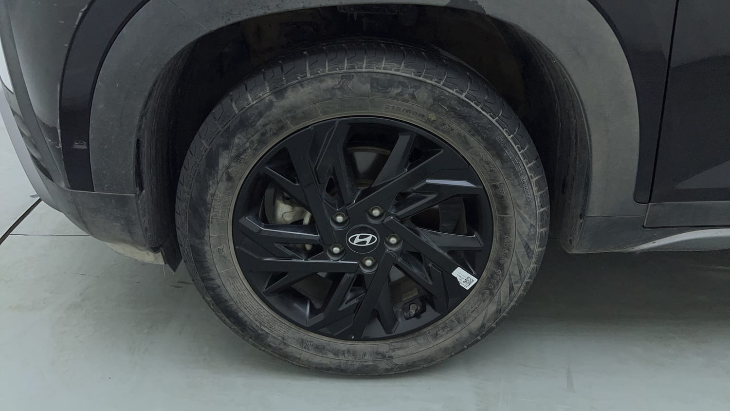 Used 2024 Hyundai Creta 1.5 MPi Petrol MT S(O) Petrol Manual tyres LEFT FRONT TYRE RIM VIEW