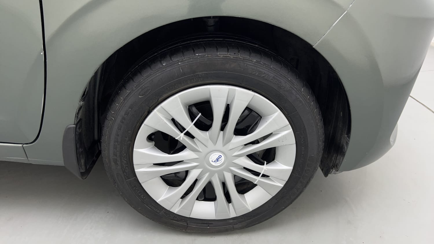 Used 2024 Hyundai Grand i10 Nios Sportz 1.2 Kappa VTVT Petrol Manual tyres RIGHT FRONT TYRE RIM VIEW