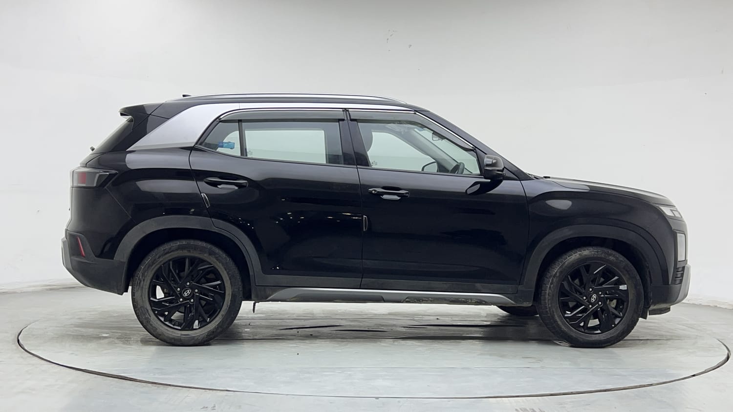 Used 2024 Hyundai Creta 1.5 MPi Petrol MT S(O) Petrol Manual exterior RIGHT SIDE VIEW