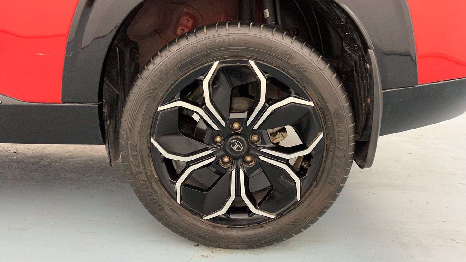 Used 2024 Tata Curvv Accomplished Plus A 1.5 Kryojet Diesel 6MT Diesel Manual tyres LEFT REAR TYRE RIM VIEW