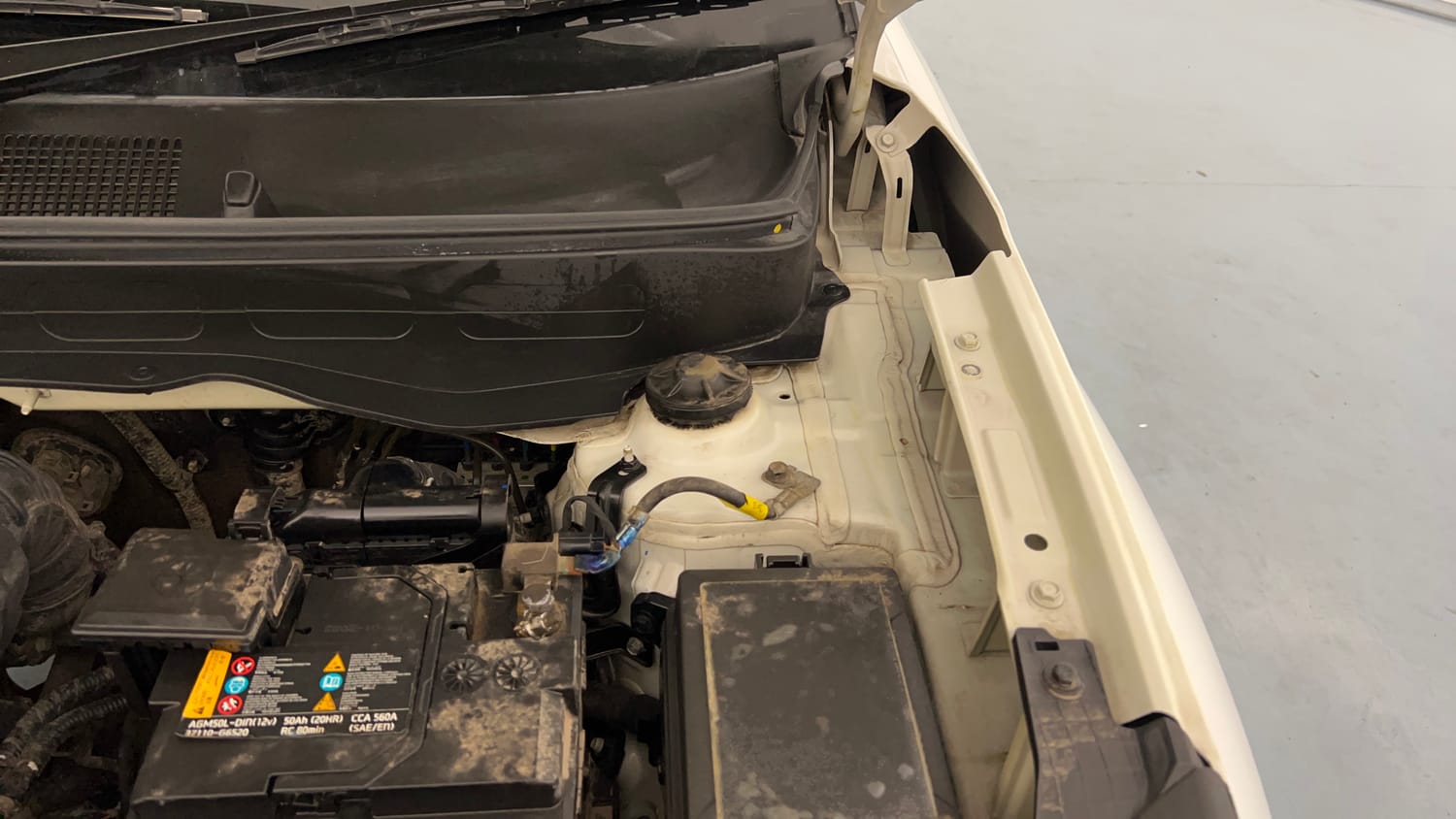 Used 2023 Hyundai Venue SX (O) 1.0 Turbo DCT Petrol Automatic engine ENGINE LEFT SIDE HINGE & APRON VIEW