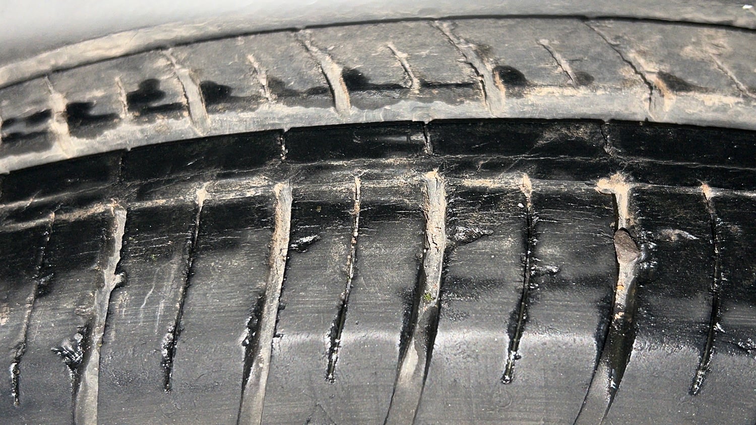 Used 2018 Hyundai Creta SX Plus 1.6 AT Petrol Petrol Automatic tyres LEFT FRONT TYRE TREAD VIEW