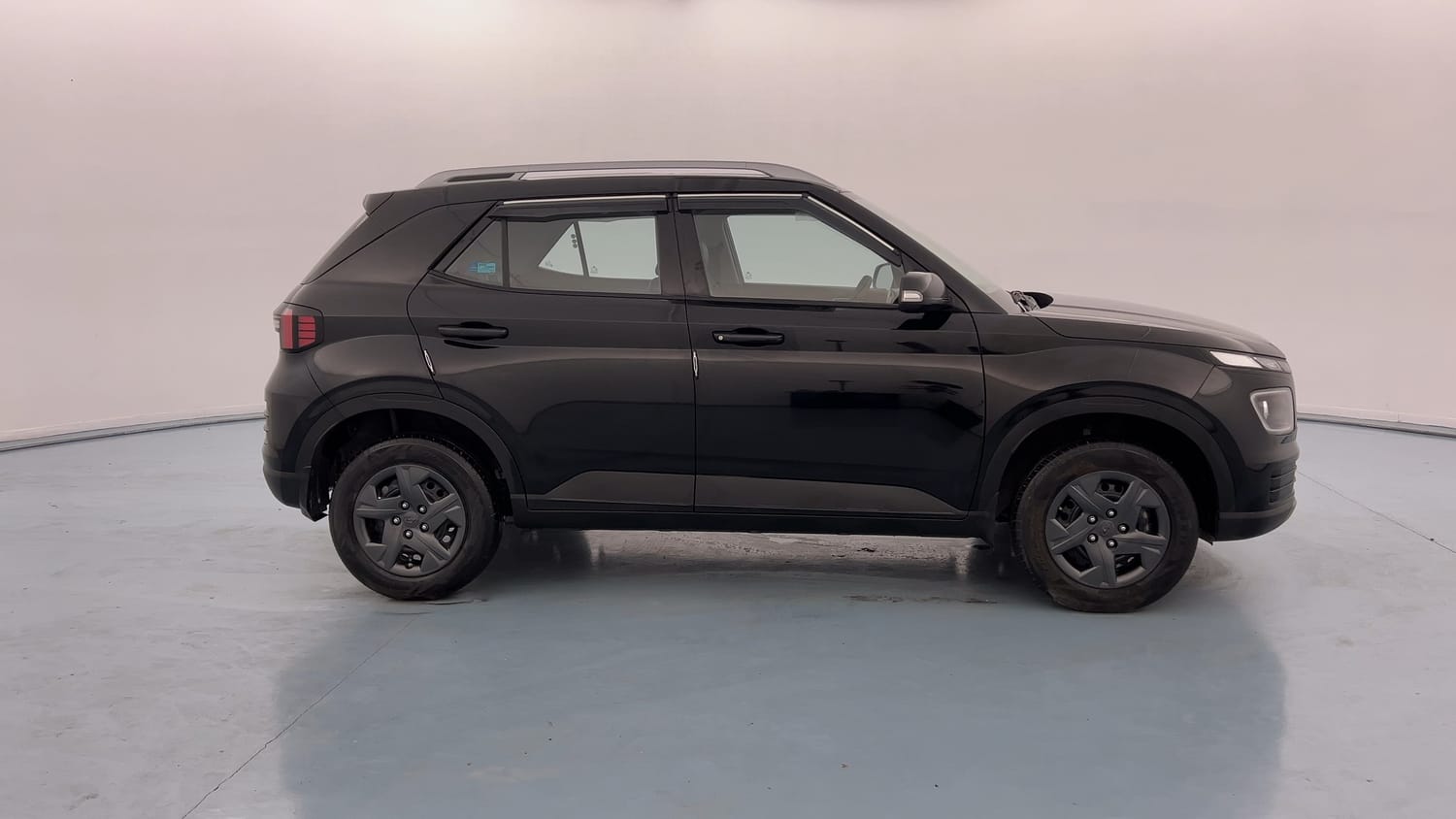 Used 2023 Hyundai Venue SX 1.2 Petrol Petrol Manual exterior RIGHT SIDE VIEW