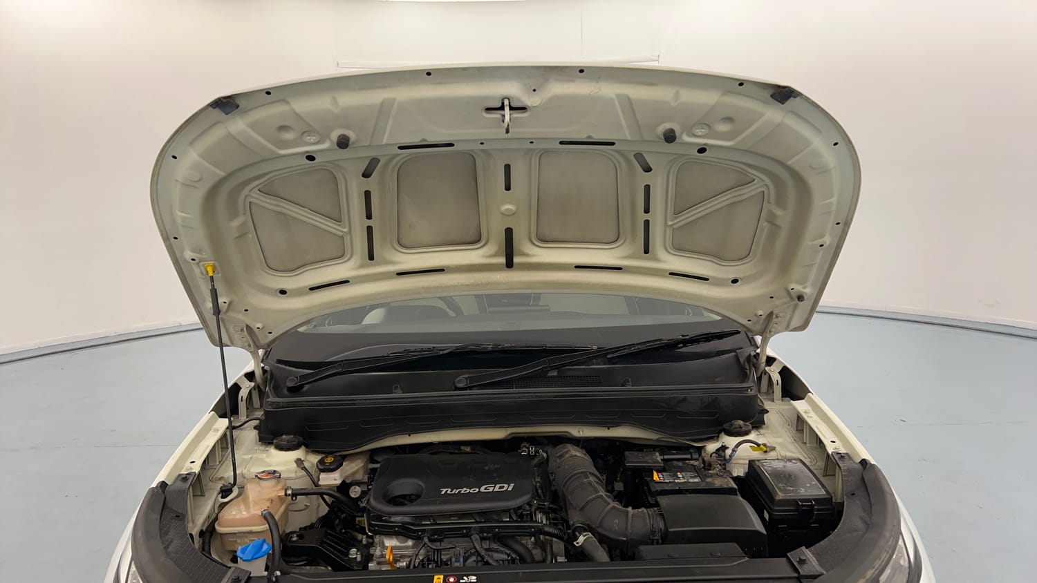 Used 2023 Hyundai Venue SX (O) 1.0 Turbo DCT Petrol Automatic engine ENGINE & BONNET OPEN FRONT VIEW